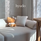 #콘수프기록집 #현명한소비템 

거실 분위기에 있어서 소파야말로 가장 중요한 아이템!

동글동글한 쉐잎과 부드러운 촉감으로 
거실 공간에 포근한 느낌을 가득채워줍니다 🤍

올해의 현명한 소비템 ✨



#소파추천 #아이가자라는집 #휴도 #휴도소파 