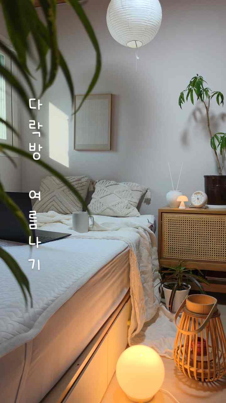 ＃賢明な消費1
。
屋根裏部屋の夏になる🌿
夏なら一番暑くなる私の家屋根裏部屋です。
それでも一番好きな空間なので、 
今夏はノルディックスリップコールドストープクールマットと一緒にやっています。
キメが届くとすぐに広がる清涼さ、 
そして、シュシューも気楽に休んでいく柔らかな肌触りが気に入りました。
緻密なコールドストープの冷感生地で涼しさが長持ちし、 
50回洗濯後も維持される耐久性まで装備 
夏を通して気軽に使えるんですよ。
すっきりとしたデザインのおかげで 
私が一番好きな屋根裏部屋空間とも自然によく調和しました。
今日も好きな空間で、 
シュシュとゆっくり休んでいきます。🌿
。
。
。
#コンスープ
＃住宅ライフ＃タウンハウス＃家の装飾＃インテリア＃ホワイトウッド＃フランテリア 
＃あけましておめでとうございます 
＃お会いしましょう。 
#ノルディックスリップ 
#NORDICSLEEP 
#COMFORTATHOME 
#クールマット 
#夏マット