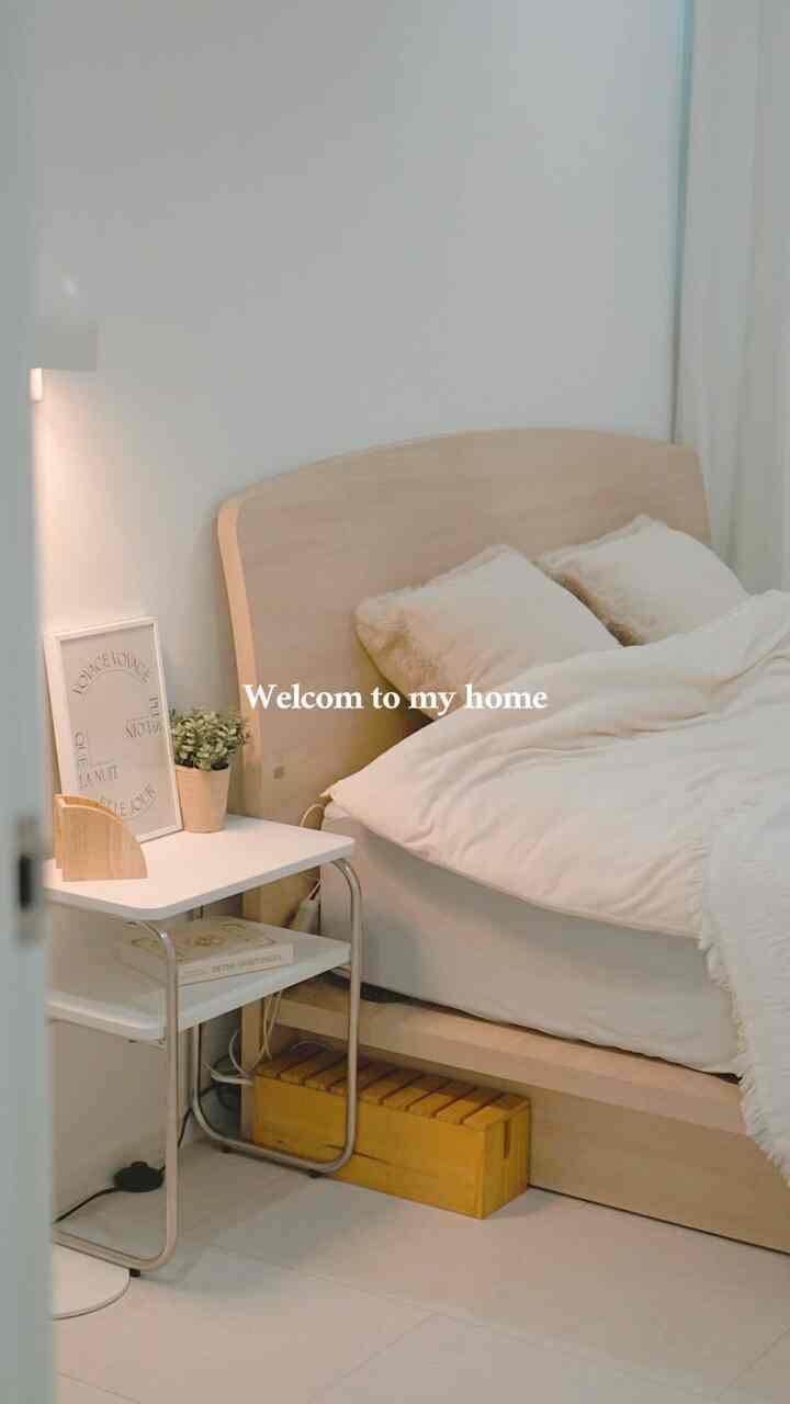 Welcome to our home 🤍

赤ちゃんの成長に合わせて家も少しずつ変わっています。

赤ちゃんがいない時は夫婦二人だけのための空間で飾ったら、 
今は子供のための空間が一つ二つ増えました。

だからといって、お母さんが好きな雰囲気まであきらめたくなかったんです。

それで子供が楽に飛び回ることができながらも、私の好きな明るく暖かいムードはそのまま盛り込もうとしました。

いつか大きくて幼い頃を思い出すと、

「私の家はとても明るく暖かかった」という記憶が残ってほしいです。

ミニ家たちで最近ユオニネ家の小さな瞬間を盛り込んでみました🤍🫧



＃ftc26期＃ftc記録＃ミニハウス＃ウェルカムミッション＃ハウス
＃リビングインテリア＃ベッドルームインテリア＃キッチンインテリア＃25平
＃コンスープ記録＃赤ちゃんの家＃ホームツアー＃25平球軸アパート