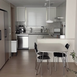 #오늘의우리집 #콘수프기록집 
25평 Mini Room Tour 🏡
아기 없는 틈에 짧은 룸투어 영상을 담아보았어요
처음엔 이곳저곳 시공도 고민했지만, 결국 좋아하는 가구만으로 차근차근 완성해 온 공간이에요 🤍
#미니집들이 #25평인테리어 #25평아파트 #신혼집인테리어 #거실인테리어 #주방인테리어 #침실인테리어 