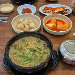 #추어탕 #외식 #점심식사 #여름보양식
우리가 단골로 가는 추어탕집,
국물이 진해서 먹고나면 몸보신이 되는 것 같다.