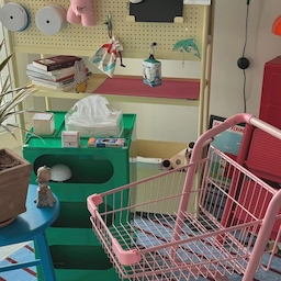 저에게 너무너무 어렵고도 먼 #청소템 !!! 🥹 하지만 그래도 그 와중에 너~~~무 잘 쓰고 있는 #잘산템 들 이랍니다 ꒰ᐢ. .ᐢ꒱₊˚⊹♡
#스크럽대디 가 #스크럽마미 로 바껴서 저는 처음에 짝퉁인가 했다는 !!! ㅋㅋㅋㅋㅋ 입문해보지 못하고 있다가 귀여운 곰돌이푸는 못참죠!!!! 🍯 
#이케아추천템 으로 유명한 청소솔 설거지솔 #만능템 !!!!
💚저희집에도 빠질 수 없어요 ! 내가 사용하는, 좋아하는 세제를 편하게 나오게 하면서 닦을 수 있는 아주아주 잇템 !
#워터블럭스펀지 저 이제 이거 없눈 삶으로는 못돌아가요,,,,,ㅋㅋㅋㅋㅋㅋ 물기가 정말 쫙쫙 스며들고 보관하기 제일 편하고 제일 냄새가 안났던 아이템이랄까요 !!! 지금도 6개월 째 쓰고 있는데 냄새 전~~혀 안나고 흡수력 하나도 안변함 !
#ftc26기 #콘스프기록 #청소용품 #청소정착템 #청소꿀팁 