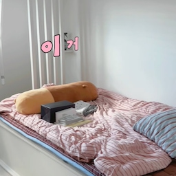 여러분은 Before와 After 중 어떤 분위기가 더 마음에 드나요?!
저와 추구하는 분위기가 달라서 어떤 고민을 정말 많이 했는데, 
역시 하나씩 채워가다 보니 동생도 저도 마음에 들게 완성!!!🤍
Before와 After를 비교하니까
분위기가 완전 다르더라고요!
이번에 침실을 꾸미면서 직접 구매한 제품들 중 
짱 추천하는 아이템은 프로필 링크에 정리해둘게요 🛒
-
#cozyroom  #침실스타그램  #집꾸미기  #추천템 #포스터추천 #아늑한 #침실 #침실인테리어 #침실꾸미기 #침실가구 #모노톤인테리어 #beforeafter #화이트 