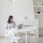 공간은 가볍게 취향은 분명하게
[데일리리빙 룬 원형 포세린 세라믹 식탁 테이블]

-Size : 1100
-Colors : 블랙 ㅣ 아이보리

✔ 이태리 전문 설비로 제작된 최고 품질
✔ 견고함은 물론 노이즈 감소 설계까지 고무나무 원목 프레임
✔ 미니멀한 디자인과 효율적 공간을 위한 설계 모던한 디자인
✔ 안심하고 오래 사용할 수 있도록 믿을 수 있는 소재의 가치

공간의 여유까지 생각한 감각적인 라운드 다이닝 테이블

식사를하고 커피를 마시고 때로는 나만의 시간을 보내는 곳
하루가 머무는 공간을 조금 더 특별하게 완성해보세요 ✨

#룬식탁 #데일리리빙 #원형테이블1100 #원형테이블 #원형테이블추천 #원형식탁 #원형식탁추천 #다이닝테이블 #다이닝테이블추천 