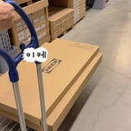 높이 조절되고 각도 조절되는 키즈책상!
이케아에서 찾았어요~

100만원 훌쩍 넘는 한샘, 일룸 대신 선택한
이케아 책상인데요

조립은 쪼매 힘들었지만
그 결과는...?  성공!!

키즈책상 찾으신다면 추천드려봅니다♡

#현명한소비 #콘수프기록집 #유아책상 #키즈책상 #이케아추천템 #이케아책상 #초등책상 #아이방가구 #아이책상 #이케아책상