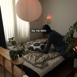 #콘수프필름 제법 쌀쌀해진 밤공기🍂
이제는 얇은 이불을 걷어내고
폭닥한 이불을 다시 꺼내야 하나 싶은 요즘
그런데 올해는 그냥 그대로 쓰고 있어요. ˘ᵕ˘ᜊ
더울 땐 COOL,
쌀쌀해지면 WARM으로
커버만 계절에 맞게
뒤집어주면 되니까
계절이 바뀔 때마다
매트까지 바꿔야 한다는
번거로움이 없어서
생각보다 더 간편 ˚·°♥
계절이 바뀌어도 계속 쓰게 되는
야무진 사계절 숙면매트에요
이번 가을도 저는
커버만 뒤집어 그대로 사용해볼게요🤎
🎥
자세한 내용은 영상에 담아봤어요.
#콘수프기록집 #나비엔사계절매트 #온수매트 #반반매트 #숙면매트 #매트 #전기요 #정기장판 #침실인테리어 #침실스타일링 #신혼집인테리어 #신혼집침실 #신혼가구 #우드침대 #우드프레임 #저상형침대 #맞팔 #썸앤데코침대 #월넛우드침대 #침구 #가을이불 #간절기이불