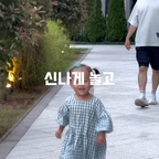 #콘수프기록집 #현명한소비 
유독 밤에 자주 깨거나 이리저리 굴러다니며 자는 아이들 있죠
자세가 불편하거나 목이 꺾여서 그럴 때가 많더라고요.

​아이 체형은 성인의 축소판이 아니라서,
베개 코어 구조부터 아예 달라야 해요.

​닥터파베 키즈는 만 3~8세 성장기 아이들의
머리 무게와 어깨 너비에 맞춰 정형외과 전문의가
직접 C커브 코어를 설계한 베개예요.
(유럽 병원에서 실제 처방하는 그 닥터파베 맞아요!)

​목을 딱 맞게 받쳐주니까 뒤척이지 않고
아침까지 푹 자는 게 눈으로 보입니다⭐️

​무엇보다 매일 밤 얼굴 파묻고 자는 베개라
알레르기나 진드기 걱정이 제일 컸는데 
그린퍼스트 항균 처리가 되어 있어 안심 ! 

따로 세탁하지 않아도 깨끗하게 유지되니 관리 꿀👀
우리 아이 꿀잠과 바른 경추 성장을 위한 첫 베개,
닥터파베로 시작해 보세요💘

#닥터파베 #닥터파베키즈 #키즈베개 #유아베개
