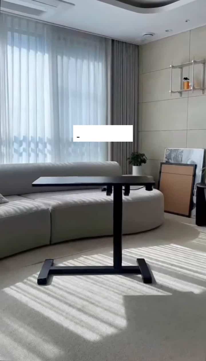 ＃賢明な消費＃コンスープ記録集 


空間活用も200％！ 

感性と実用性の両方を捉えたシルバーチャック折りたたみサイドテーブル🖤

最近は自宅でノートパソコンで作業したり、ちょっとしたティータイムを楽しむときに一番よく使っているアイテムです。

モダンなブラックなので、私たちの家の雰囲気にもぴったり合いますよね？ 

国内唯一最低60cmの高さなのに肩が恥ずかしくないようにぴったり合う高さなので、長く座っていても姿勢が本当に楽です。

使わない時は90度に芽折り、ソファの横の隙間にすっぽり入れておけばいいからスペース占有心配もゼロ！

移動ホイールも隠されていて美観上すっきりして完全満足中ですよ🤍

#シルバーチャサイドテーブル