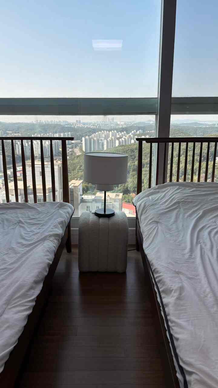 🤍
날이 선선해지니 또 조명에 눈이 가네요👀
秋が来ると、まったく家の中の雰囲気も変えてあげたくなるようです。

私がまだ持っていない照明の中で
きれいで雰囲気の良い照明お勧めください💡
。
。
＃照明おすすめ＃照明インテリア＃秋＃秋照明＃照明グルメ＃照明スタイル＃ホームスタイル＃ホームインテリア＃家の装飾＃家のスタイル＃インテリアアクセサリー＃感性インテリア＃ムードランプ＃テーブル照明＃スタンド照明＃美しい照明＃秋のインテリア＃秋のホームスタイル