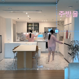 (오늘은 또 뭘 먹을지 고민하며
올려보는 릴스😂)
저희 집 주방을 소개합니다✨
12년 살림하면서 정착 중인 살림템들이에요
🏷️밧드야 - 식기건조대
🏷️살림하는 집 - 스텐 고리 집게
🏷️롬버스랩 - 키친타올 걸이
🏷️모도리 - 도마 세트
🏷️픽싯 - 세정 티슈
🏷️올다 - 스텐 바스켓
🏷️모잉101 - 완두콩 핸드 타올
🏷️쏘우리프 - 올스텐 무타공 행주 걸이
🏷️센스큐 - 올케이플러스 휴지통
🏷️삼성 - 비스포크 자동 급배수 물걸레 로봇청소기
🏷️바이리네 - 노브 세라믹 테이블 2200
.
.
#쏭벤져스 #집꾸미기 #주방꾸미기 #주방인테리어 #주방템추천 #아파트인테리어 #주방용품 #주방수납 #주방정리 #키친타올걸이 #공중부양템 #핸드타올 #도마세트 #세정티슈 #픽싯 #고무장갑걸이 #집게고리 #무타공선반 #무타공행주걸이 #콘수프기록집 #현명한소비 #발렌무디화이트 #디아망퓨어화이트 #맞팔환영 #맞팔해요 #바이리네식탁 #세라믹테이블 #삼성ai가전 #삼성직배수로봇청소기 #삼성ai히든식세기 