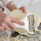 불편함만 싹 없애준 주방 꿀템 3✨

별거 아닌거 같아도 매번 반복되면
은근 번거롭고 귀찮은 것들이 있잖아요🥲

양배추 조금 썰려고 꺼냈는데 자꾸 걸리고,
간단하게 밥 차리려고 카레 데운건데 귀찮게 집게에 가위까지 꺼내고…
밥 하나 짓는데 코팅 유해물질 걱정에 달라붙기까지..ㅋㅋㅋ

오늘 영상에는 그런 불편함을 싹 없애준
주방용품 3가지를 담아봤어요.

그중 밥솥은 내솥이 생각보다 더 중요하더라고요.
코팅 내솥은 까질까봐 수세미도 가려 쓰게 되고,
그렇다고 스텐으로 바꾸자니 잘 달라붙는다길래
설거지 귀찮아져서 또 고민이고요.

이번에 새로 나온 쿠첸 티탄 컬렉션은
고순도 티타늄이라 튼튼하고 내구성 좋은데
직접 써보니 더 좋은게 밥하고 난 뒤였어요.

밥을 퍼내도 달라붙질 않아 남는 밥알이 적고,
누룽지 백숙이나 빵을 만들어도 쏙쏙 떨어지니까
설거지가 훨씬 수월하더라고요.
내솥도 가벼워서 들고 씻기 편하고요 ㅎㅎ

밥솥은 매일 쓰는 거라
이런 차이가 더 크게 느껴지는 것 같아요.
튼튼한 것도 좋지만, 관리까지 편해야
오래 잘 쓰게 되잖아요😉

이번에 본사와 직접 협의해서
최신상 최고스펙을 6인용 기준 30만 원대로 준비했어요.
(동일 라인 스텐 내솥 제품보다 저렴해요!!)
몇몇 기능을 뺀 공구나 특판 전용 제품이 아니라
공식 홈페이지에서 판매 중인 티탄 컬렉션X 123 모델이에요!
내솥이 상했거나 밥솥 교체를 고민하셨다면
어차피 10년 이상 쓸거 이왕이면 좋은 기회에 득템해서 오래 만족하면서 쓰세요 ㅎㅎ

아무 댓글 남겨주시면 영상 속 3가지 제품 정보와
쿠첸 최저가 링크는 고정댓글에 남겨둘게요 :)

#살림템 #주방템 #주방꿀템 #현명한소비 #살림꿀템 #채칼 #양배추채칼 #약셀가위
#쿠첸 #쿠첸티탄컬렉션 #밥솥추천
#오늘의집 #스페셜크리에이터 #오늘의집크리에이터 #콘수프기록집