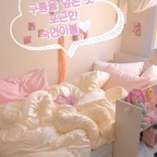 구름 덮은 듯 포근한 하루 마무리🫧🤍

사계절 내내 기분 좋게 사용할 수 있는
차렵이불 깔아주기🤲🏻🤍

실크처럼 부드러워요...ෆ˙ᵕ˙ෆ

봉제선 없는 깔끔한 디자인이라
더욱 고급스럽고 깨끗한 분위기가 연출돼서 만족!𖤐

몸을 포근하게 감싸줘서
누우면 그대로 꿀잠 예약이랍니다😴

모두 포근한 밤 보내세요ꔛ


#말그미네 #오늘의우리집 #콘수프필름 #이불 #차렵이불 #먼지없는이불 #사계절이불 #텐셀100 #가을이불 #간절기이불 #가을인테리어 #가을침구 #침대 #침실 #침실꾸미기 #침실인테리어 #자취방인테리어 #내방꾸미기 #자취방꾸미기 #원룸꾸미기 #파스텔인테리어 #감성인테리어 #이불추천 #꿀잠 #방꾸 #예쁜이불 #부드러운이불 #아기자기 #로갓 #맞팔 