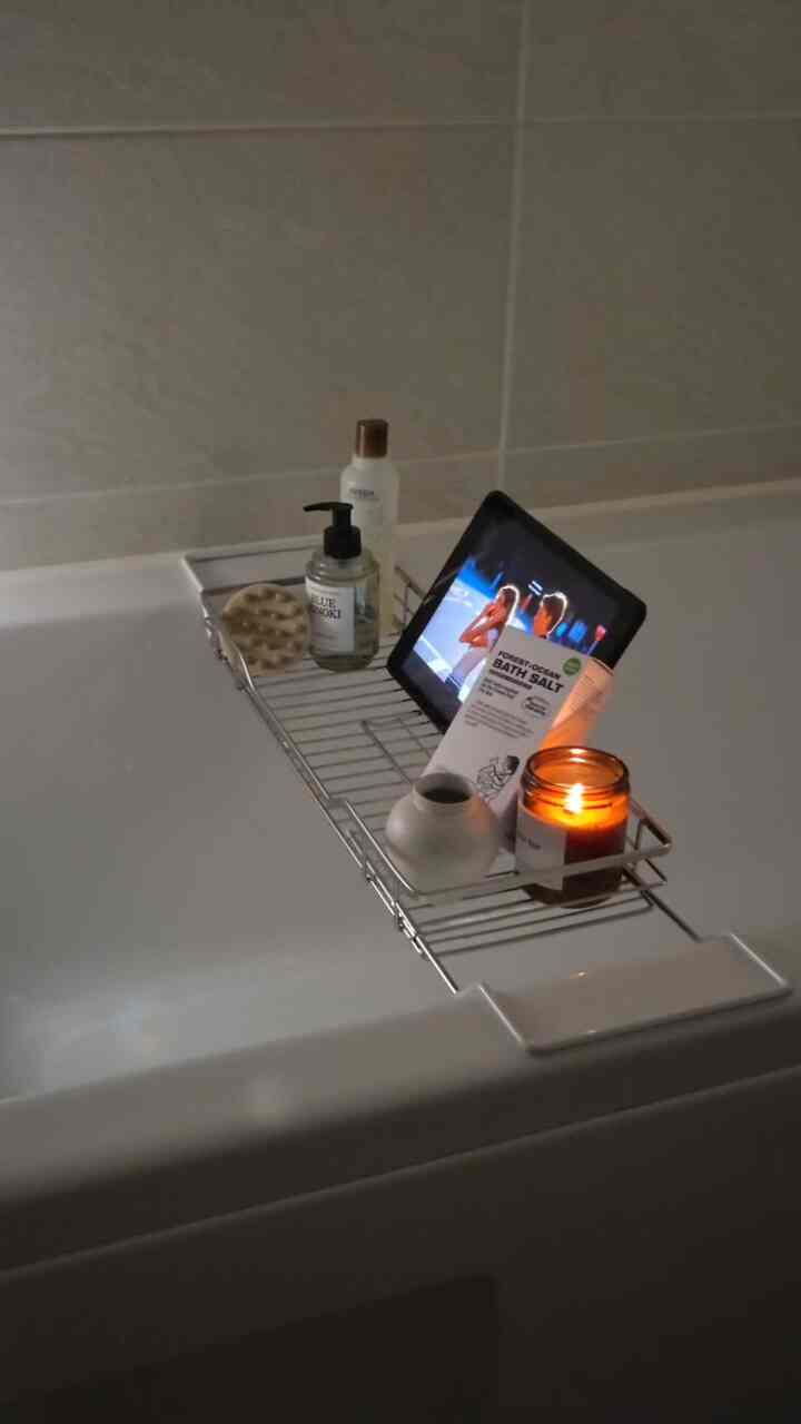 
一日中一番待つ20分🛁🫧
暖かい水を受け入れて見たかったものをひとつ置いておくと 
その時から完全な時間ですよ🤍

最近はトルホップバスソルトも1つずつ入れてくれますが、
オーシャンとフォレストの2つです。  #욕실 #입욕제 #토르홉