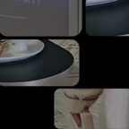 #호텔같은우리집

침구 하나 바꿨을 뿐인데
침실 분위기가 한층 더 포근해졌어요.

잔잔한 스트라이프 패턴의
베베데코 데이즈 소프트 터치 차렵이불, 허그스트라이프.

아이들과 강아지들이 함께 사용하는 공간이라
예쁜 것만큼 편안한 것도 중요했는
부드럽고 가벼워서 매일 덮기 좋고
다른 패턴의 베개와 믹스해도 자연스럽게 어울려
침실을 꾸미는 재미도 있더라고요.

호텔처럼 깔끔하면서도
우리 가족이 편하게 쉬어갈 수 있는 침실.

요즘 제가 가장 좋아하는
우리 집의 작은 휴식 공간이에요🤍

#콘수프기록집 #베베데코 #데이즈소프트터치차렵이불 #허그스트라이프 #침실인테리어 #침구추천 #침실꾸미기 #오늘의집 #우리집추구미
