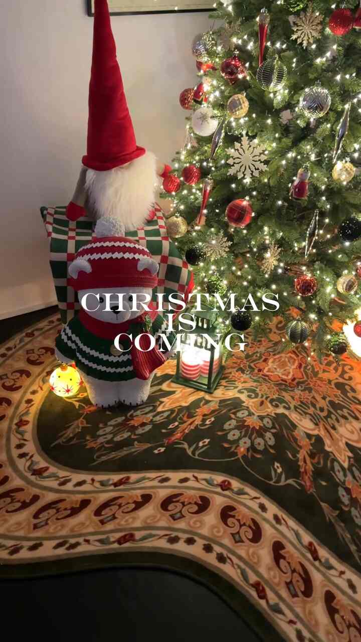 早く涼しくなってすぐにクリスマスが待つ
私の家です♥ 
私たちはチュソクを過ぎたらそろそろクリスマス準備をします！
冬の匂いがするような気がしませんか🎄🫶 


#クリスマス 
#ツリー
#トリック 
#冬のインテリア 