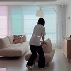 #콘수프기록집 #호텔같은집 

오늘도 소파 옮기는 사람 🛋️☁️🤍
문의 많은 저희집 소파 - 
낮아서 거실에 개방감을 주고, 여백을 주는 모듈소파:) 
등받이를 이동할 수 있어 니즈에 따라 요리조리 옮겨주고 
거실 중앙에 배치해도 전혀 답답해 보이지 않는 소파랍니다😊 기능성 패브릭 부클 원단으로 아이와 함께 있는 집에도 딱이에요! 
.
.
.
#거실스타일링 #거실인테리어 #거실꾸미기
#거실배치 #가구배치 #거실구조 #거실가구 #거실테이블 #소파테이블추천 #소파테이블 #우드테이블 
#부클레소파 #부클소파 #모듈소파 #소파추천 
#베이지소파 #웜톤인테리어 #우드인테리어 