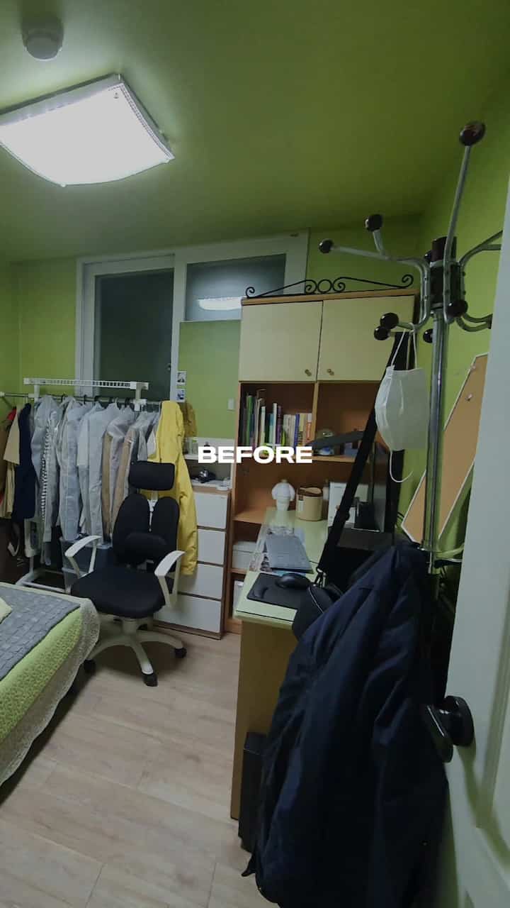 バンティーナは、薄緑色の壁紙の部屋の大変身！
ホワイトインテリアにウォールナット家具でポイントをあげました🤍
＃構築使用説明書