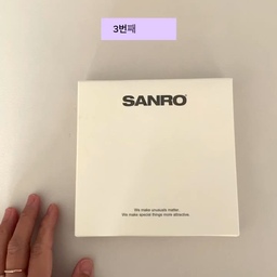 유리방 이쁘게 꾸몄는데 
자꾸만 스위치가 거슬려서 
이번에도 산로 !!
어쩜 이름도 인더스트리얼 커버, 역시 맘에 들어요 
I purchased it during the 29CM discount week.
I‘m already on my third one.
No electrical work is required.
There’s no need to remove the light switch.
 Just attach it and put the cover on-it‘s that simple. It
#스위치커버 #산로 #sanro #diy #스위치추천 
#스위치교체 #sanro
