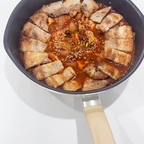 남편이 직접 잡고, 직접 요리한 주말 점심 !

주말에 바다로 같이 낚시 다녀왔어요 !
직접 잡아온 쭈꾸미와 낙지까지!
갑오징어도 잡아와서 해산물이 풍성해졌어요 💕

오늘 점심 메뉴는 쫄깃한 쭈꾸미와 고소한 삼겹살을 넣은 쭈꾸미삼겹살볶음 !
직접 잡아온 재료로 요리해 주니 더 특별하고 맛있었던 한끼에요 :)

낚시도 하고 맛있는 요리도 해주는 남편 덕분에
이번 주말도 맛있고 행복하게 보냈어요 !

#쭈꾸미삼겹살볶음 #쭈꾸미볶음 #쭈꾸미요리 #남편표요리 #남편표집밥 바다낚시 낚시일상 쭈꾸미낚시 낙지 갑오징어 직접잡은해산물 주말점심 집밥스타그램 요리릴스 일상릴스 부부일상 주말일상