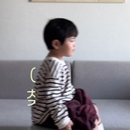 #예쁜템최고야 #콘수프기록집
우리집 말차코어🍵
예쁘고 실용적인 트롤리 하나로 완성한 우리집 등원존🤎말차라떼 컬러가 이렇게 예쁠 일인가요!

기저귀 갈이대 졸업하고도 오래오래 쓸 수 있는
바롤리 팝업 트롤리 말차그린 3단🍵

바퀴가 달려 있어 필요한 곳으로 슥슥 옮기기 좋고,
아기가 올라가도 걱정 없도록 튼튼하게!
서랍도 쉽게 빠지지 않고 모서리부터 손잡이까지
둥글둥글해서 안전까지 세심하게 챙겼어요😌

요즘은 트롤리로 꾸민 등원존에서
옷도 고르고, 양말도 고르고, 선글라스까지 골라서
스스로 등원 준비 중인 이안이😎

예쁘기만 한 줄 알았는데
아이의 작은 자립심까지 키워주는 공간이 됐어요.

무엇보다 우리 집 우드&크림 인테리어에
말차그린 색감이 은근히 잘 어울려서 더 만족🍵

내가 찾던 ‘바’로 이런 트‘롤리’🛒
육아템도 예쁘고 오래 쓸 수 있는 걸로 골라요!

🏷️ 바롤리 | 팝업트롤리 말차그린 3단
@barolli_kids

#오늘의집 #오늘의집온라인집들이 #육아템 #육아용품 #육아템추천 #아기방꾸미기 #아이방인테리어 #아이방꾸미기 #등원존 #등원준비 #등원룩 #유아가구 #아기방가구 #트롤리 #아기트롤리 #유아트롤리 #수납트롤리 #바롤리 #팝업트롤리 #말차그린 #말차코어 #말차인테리어 #육아맘 #워킹맘일상 #아이와함께하는집 #감성육아템 #집꾸미기 #홈스타일링 