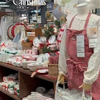 주말에 백화점 갔는데 모던하우스는 
이미 크리스마스 준비 완료🎄 
귀여운 접시며 플레이트며 없는 게 없어요💝
하나같이 다 집어오고 싶었지만 다음 기회에😭
올해 크리스마스 준비는 모던하우스에서 해야겠어요🧑‍🎄

#크리스마스 #크리스마스아이템 #크리스마스장식 #크리스마스준비 #크리스마스홈파티 #크리스마스소품 #콘수프기록집 #예쁜템최고야 