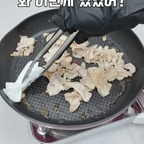 #광고 주방 기름때 닦을 때부터 쓰레기봉투 걸어두기, 걸레 꺼내 쓰기까지. 기름 제거 시트, 싱크도어쓰레기봉투걸이, 뽑아 쓰는 극세사 걸레를 순서대로 소개해요. 영상 속 제품이 궁금하신 분들은 제 댓글 링크에 들어오셔서 350번을 검색해주세요 :) #주방살림 #살림템 #주방청소