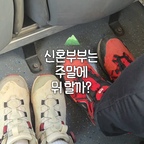 오늘은 날씨가 흐리네요 ☁️

저희 부부는 지난 주말 광명 구름산에 다녀왔어요! 🌿
날씨 좋은 날에 집에만 있기 아쉬워서 가볍게 등산 다녀왔답니다 🥾

함께 걷고, 예쁜 풍경도 구경하고
이런저런 이야기 나누다 보니 시간 가는 줄 모르겠더라구요?!

결혼하고 좋은 점 중 하나는 쉬는 날마다 같이 놀 사람이 있다는 것 🤍

어느덧 결혼 1주년도 한 달 앞으로 다가왔는데,
이렇게 평범한 주말을 함께 보내는 시간이 참 소중하게 느껴지는 요즘이에요.

거창한 데이트가 아니어도 둘이 함께라면 충분히 즐거운 주말!

다들 주말엔 집콕파인가요, 외출파인가요? ☺️

#신혼부부 #신혼부부일상 #부부일상 #주말브이로그 #등산데이트 #광명구름산 #구름산 #주말데이트 #신혼일상 #일상브이로그
#오늘의우리집 #콘수프기록집 #콘수프필름 #콘수프기록 