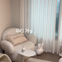 #잘산템 #잘산가구 #웜톤인테리어 #웜톤침실 #오늘의우리집 #콘스프기록집 #거실인테리어 #거실꾸미기 #거실테이블 #거실스타일링 #거실조명 #거실러그 #화이트인테리어 #화이트거실 #조명 #조명추천 #조명인테리어 #펫테리어 #펫가구 #펫하우스 #펫스텝 #17평 #17평인테리어 #18평인테리어 #18평거실 #신혼집인테리어 