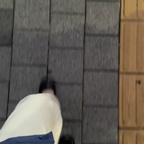 .
E지만 바깥활동은 극히 꺼려하고, 아무도 모르는 공간에
혼자 찾아가는 걸 두려워하는 김앙꼬,
오랜만에 왕 용기내어 다녀온 외부활동 보고드립니다🫡

스페셜 크리에이터는 두번째 활동인데 이런 알찬 클래스를 이제서야
참여했는지 매우 후회하며! 👀

시간을 쌓는다, 라는 표현을 참 좋아합니다.
행복이든 불행이든 그 시간 속에 쌓인 반짝임들을
어느 순간 꺼내보면 맘이 참 몽글해지더라고요.
그렇게 집을 기록하며 시간을 보낸지 6년이 훌쩍 넘은 것 같아요. 

ohouse x uns와 이렇게 또 장면의 시간을 채워 넣었어요.

하루 중 제일 좋아하는 시간을 떠올리며 나만의 시계를 만들어 보기!
아침 8:30분이면 다 같이 집을 나서고 오롯이 나만의 시간 오전 10시,
그리고 하루 일을 다 마치고 그 가족이 다 대면할 수 있는 시간 오후 10시.

무언가를 새로이 만들어낸다는 건 참 어려운 일,
유리뚜껑 닫을 때까지 떼고 붙이고를 반복하다
겨-우 완성하고 돌아왔어요😝

시계 하나 없던 침실에 잘 올려두고
3일째 뿌듯해 하는 중입니다. ㅋㅋㅋㅋㅋㅋ

주말 잘 보내셨어요?
10월의 마지막 주, 힘차게 시작해봅니다❤️🖤

/
제가만든시계오때요?

#오늘의집
#스페셜크리에이터
#오늘의집크리에이터